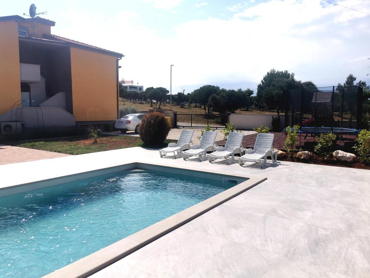 Casa Matea - 90 M From The Sea, New Private Swimming Pool Apartman Póla Kültér fotó